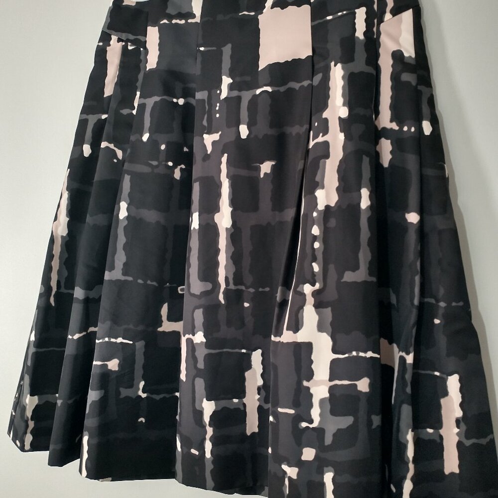 NWOT Express Modern Geometric Skirt Size 2